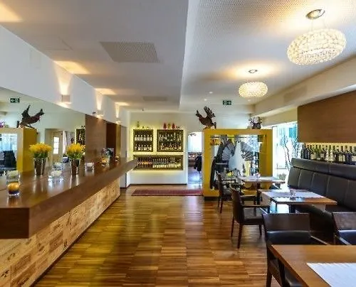 Hotel Restaurant Auerhahn Зальцбург Гостевой дом